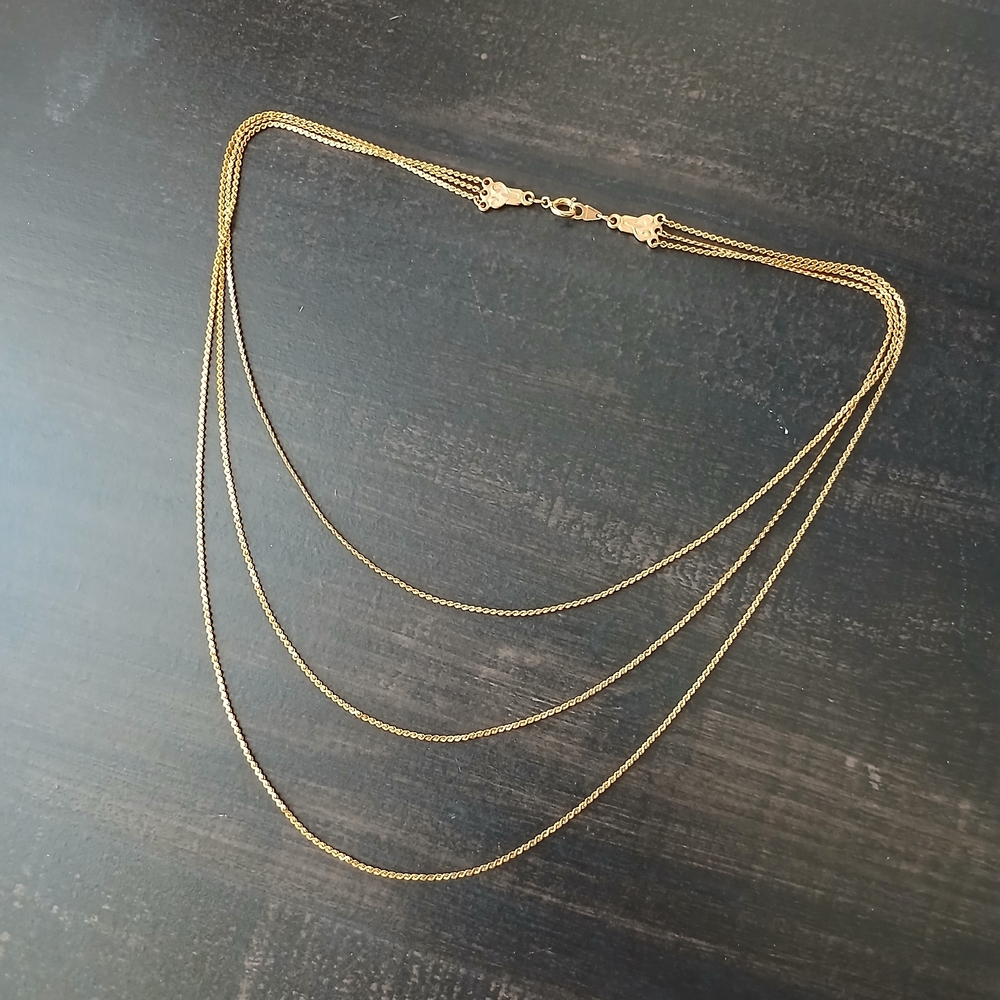 Elegant Gold Layered Necklace